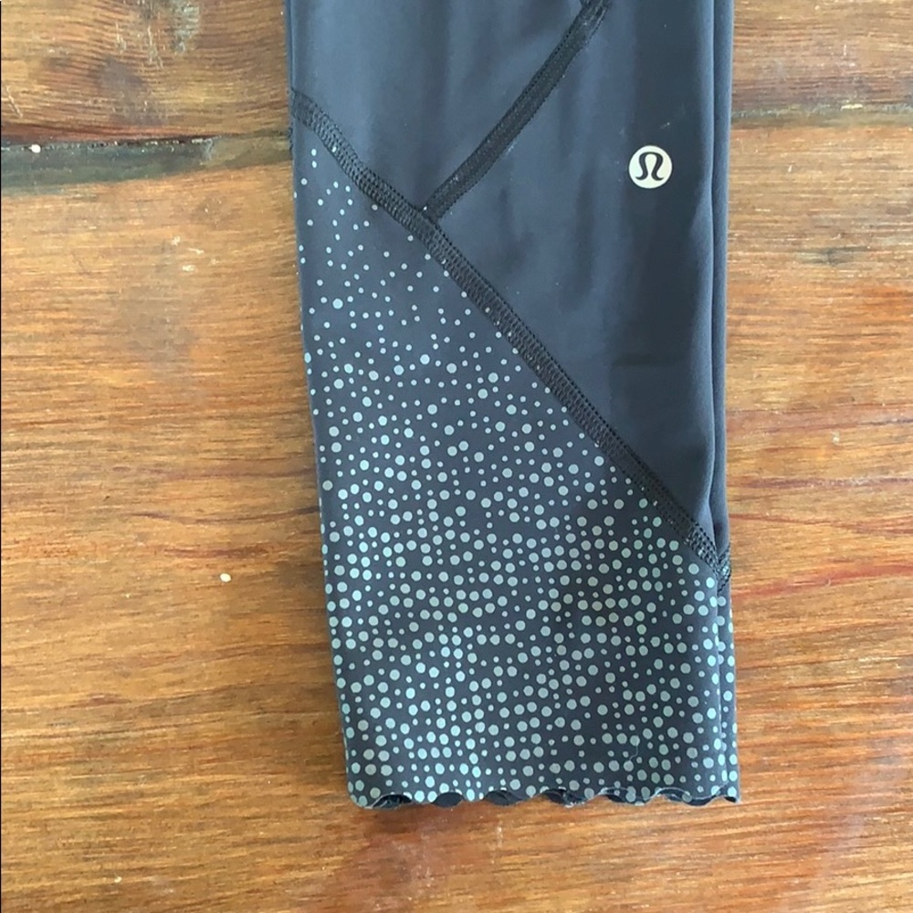 lululemon size 10 cropped leggings, scallop cut